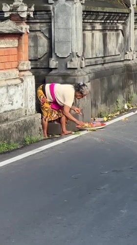 Daily Balinese life captured in Kuta morning rituals