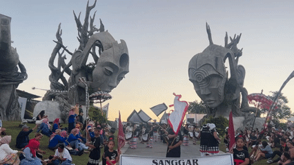 Traditional cultural performances among striking sculptures in Kediri