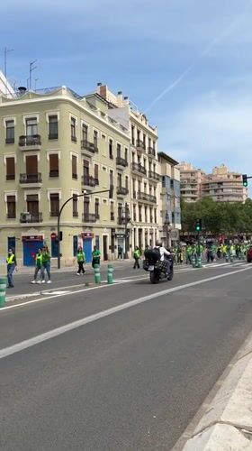 Green-shirted protesters march through València streets in daytime demonstration