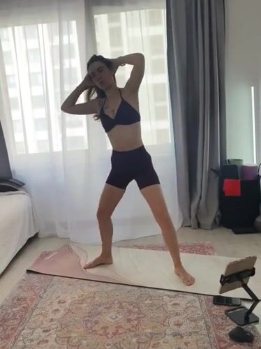 Early morning yoga workout recorded in Tyumen apartment
