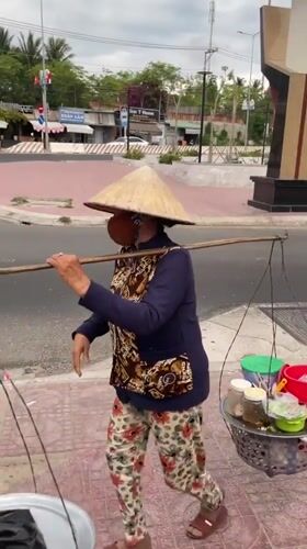 Morning street vendor preparations captured in Vietnamese ward