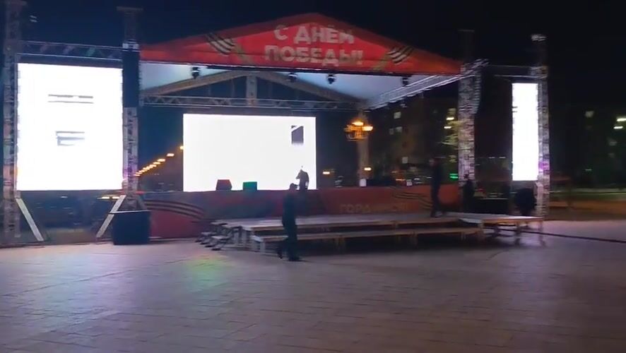 Victory Day stage setup observed in Nizhnevartovsk plaza