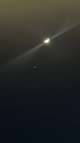 Unusual lunar light beam observed over Los Angeles skyline
