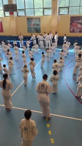 Karate training session held in Yekaterinburg gymnasium