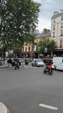 Paris afternoon captures street scenes, technical displays, statue construction