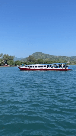 Morning boat traffic observed off Indonesian coast near Pemenang Timur