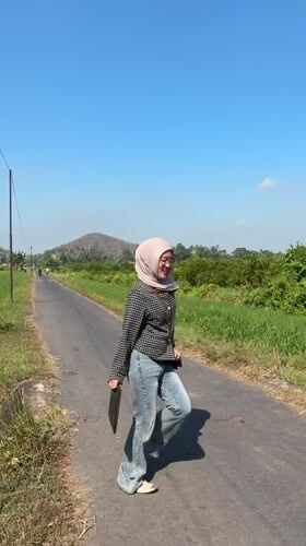 Roadside stop on a rural Indonesian rice paddy route