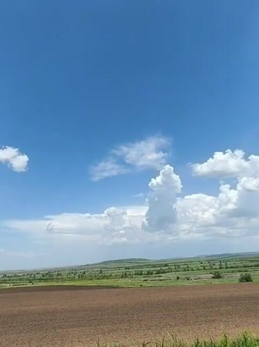 Spring farmland documented under clear skies in Kryvyi Rih