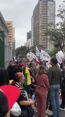 Education workers demonstrate in São Paulo streets