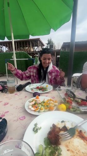 Outdoor Easter gathering with food and drinks in Saedinenie