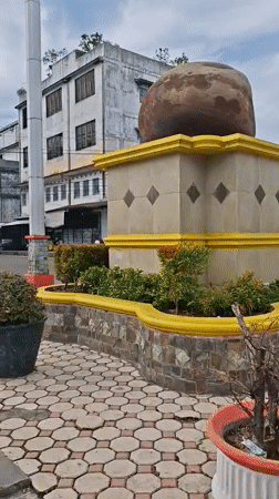 Street scenes with wheeled platform rider captured in Bandarbireuen