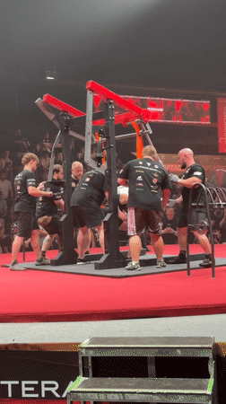 Powerlifting meet in Khimki, with recovery happening courtside