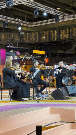String quartet performs in busy Yekaterinburg food court
