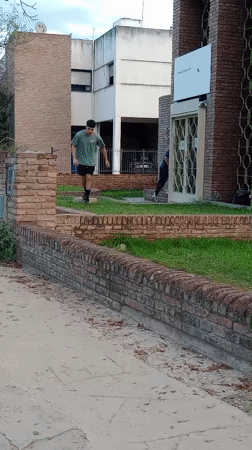 Backflip performance, fighter jet display documented in Villa Carlos Paz