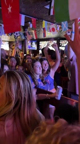 Knicks NBA Championship celebration erupts at packed New York bar