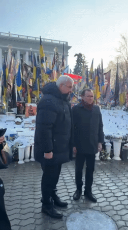 Morning Activity at Kyiv Memorial and Government District
