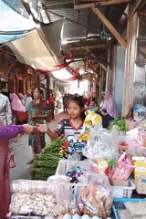 Busy morning at a traditional street market in Mudal