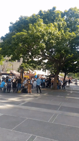 Community festival with chess, vendors draws crowds in Caracas
