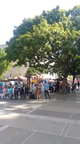 Community festival with chess, vendors draws crowds in Caracas