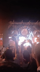 Concert draws crowds in Venezuela, attendees record performance
