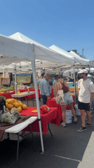 Sunday evening farmers market draws crowds in Los Angeles