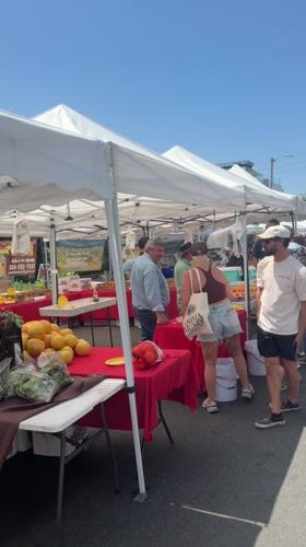 Sunday evening farmers market draws crowds in Los Angeles