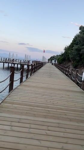 Boardwalk stroll and cat sighting captured in Menderes, Turkey