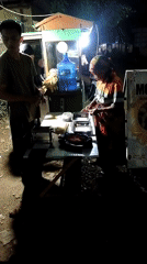 Night food cart doing business in Banjar Sengon