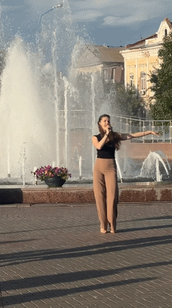 Street performers and families enjoy sunny afternoon in Astrakhan