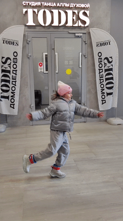 Young girl spotted in Domodedovo indoor space