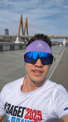 Morning jogger spotted on Kazan pathway wearing distinctive athletic gear