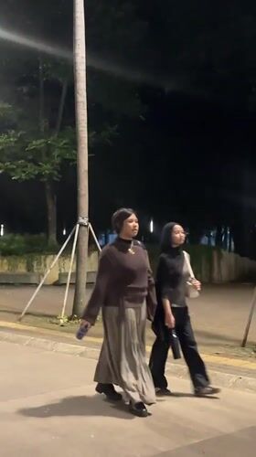 Evening pedestrian activity captured around Jakarta's Monumen Nasional