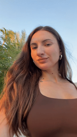 Chilled resort afternoon in Sharm El Sheikh with palm trees and selfies