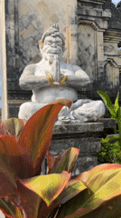 Traditional Balinese temple statues documented in Kuta Selatan