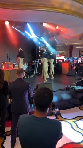 Casino entertainment night features live performances, gaming in Estosadok