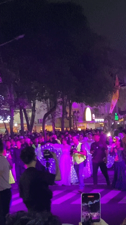 Surabaya Anniversary Parade Draws Crowds with Decorated Cars, Lights