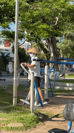 Morning life along Nha Trang's beachfront park and streets