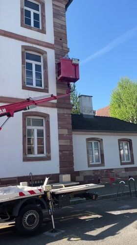 Morning maintenance and street scenes documented in Strasbourg