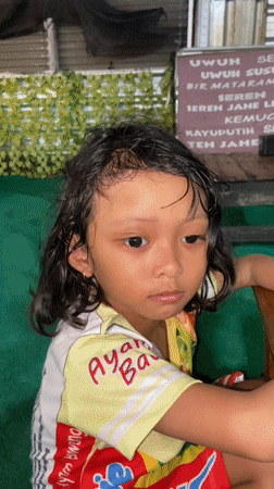 Girl eats noodles at Sidoarjo eatery