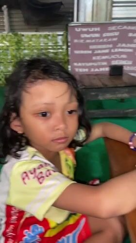 Girl eats noodles at Sidoarjo eatery