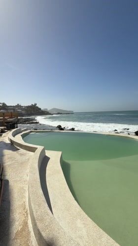 Oceanside pool documented in Dakar under clear skies