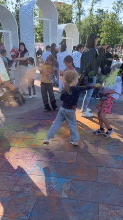 Holi color festival draws crowds to Ufa plaza celebration