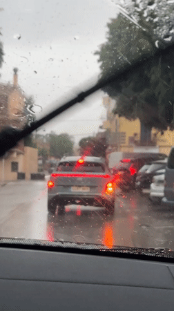 Midday rain disrupts daily life in Sant Feliu de Guíxols