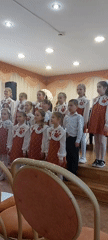 Children's choir performance and outdoor portraits documented in Chaikovsky