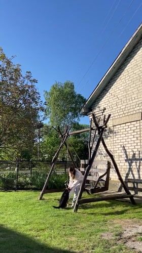 Morning life captured in Ukrainian village: pets, wildlife, residents