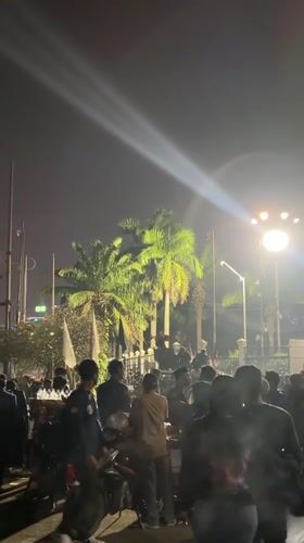 Nighttime rally draws crowds to central Jakarta streets