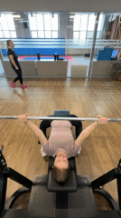 Late-night gym workout captured in Chaikovsky, Russia