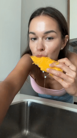 Woman documents daily life through selfies in Thailand