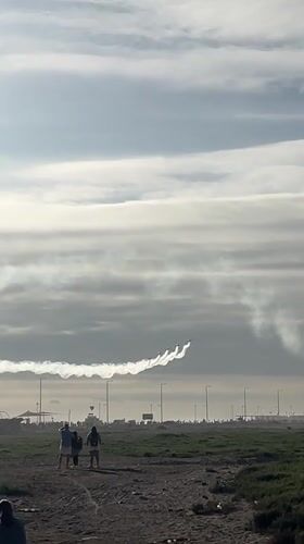Aerobatic aircraft display draws crowds in Arica, Chile