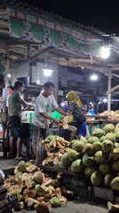Night market art event draws families in Lhokseumawe